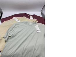 Set of 3 UNIQLO synthetic t shirts size XL