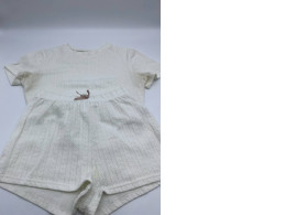 Women's white short-sleeved round neck shirt and shorts set Women's white short-sleeved round neck shirt and shorts set