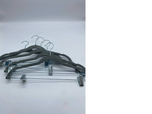 Set of 5 Gray clothes hanger with clips Set of 5 Gray clothes hanger with clips