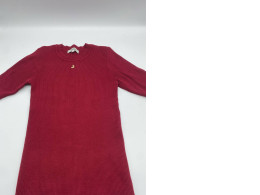 Red short-sleeved round neck t-shirt 