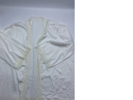 White lace nightgown set 