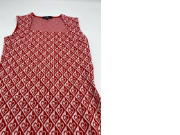 Red sleeveless short dress with heart pattern Red sleeveless short dress with heart pattern