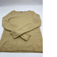 Light green long-sleeved round neck sweater Light green long-sleeved round neck sweater