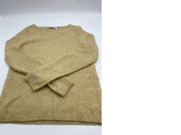  Light green long-sleeved round neck sweater 