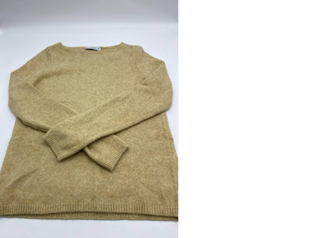 Light green long-sleeved round neck sweater Light green long-sleeved round neck sweater