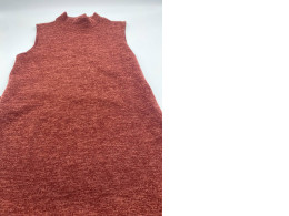 Women's red round neck sleeveless shirt 