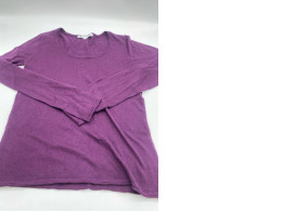 Navy blue long-sleeved round neck shirt 