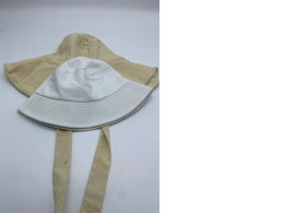 Set of 2 White and cream wide-brimmed hat 