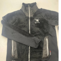 Insulated black sweater with collar