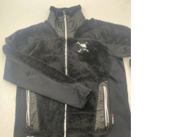 Insulated black sweater with collar