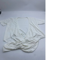 Women's white short-sleeved coat Women's white short-sleeved coat