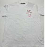 White t-shirt with print bear