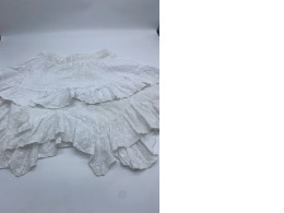 Women's white lace short skirt 