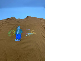 Brown short-sleeved round neck t-shirt