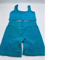 Set of 2 Women's workout tank top and women's blue stay pants