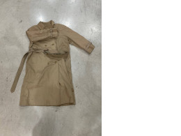 SECONDHAND Women's beige cloak complete with belt SECONDHAND Women's beige cloak complete with belt