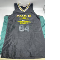 SECONDHAND NIKE basketball  t-shirt