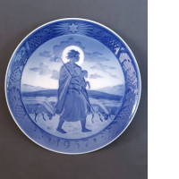 Ceramic plate with a pattern