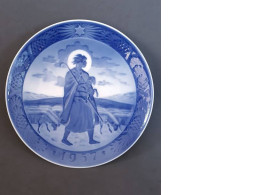 Ceramic plate with a pattern