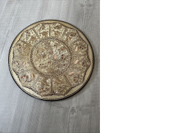 Metal plate with a pattern Metal plate with a pattern