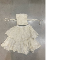 Dancing suit: top without sleeve and skirt