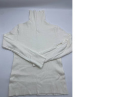 White collar sweatshirt