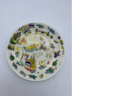 Ceramic saucer with pattern 
