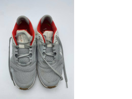 USED white red NIKE shoes