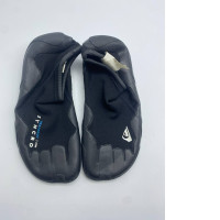 Swimming shoes 