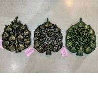 Set of 3 wooden leafs (element of decor)