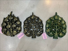 Set of 3 wooden leafs (element of decor)