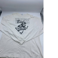 White long-sleeved round neck t-shirt 