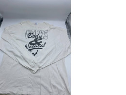 White long-sleeved round neck t-shirt 