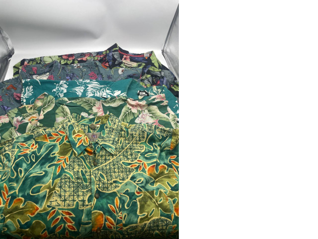 BIG SALE ! Set of 5 short sleeve shirts with leaf prints (with a predominance of green and blue) BIG SALE ! Set of 5 short sleeve shirts with leaf prints (with a predominance of green and blue)