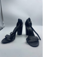 Black hilled women's shoes