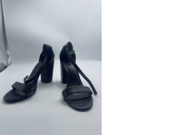 Black hilled women's shoes