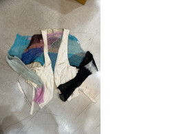 Women's set: colored cape + white vest Women's set: colored cape + white vest