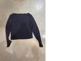 Black women's longsleeve sweatshirt