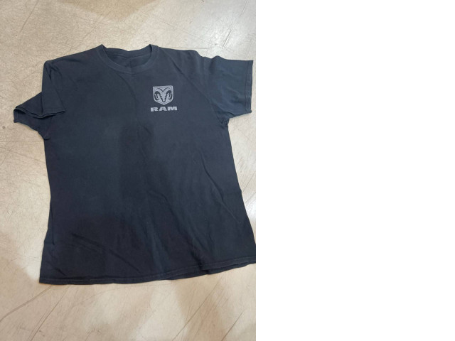 Black t-shirt with dodge print Black t-shirt with dodge print