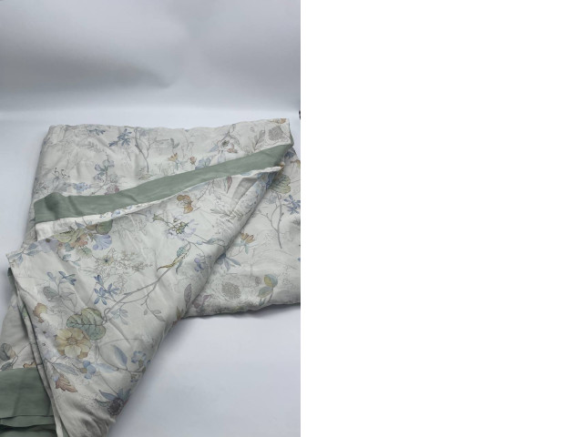 White and green duvet cover with print White and green duvet cover with print