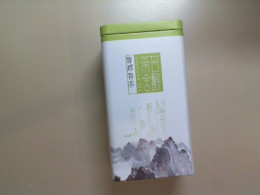 Chinese green tea in a tin can