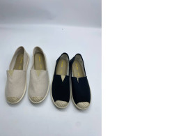 Set of 2 Women's cream and black shoes