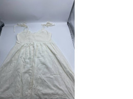 Women's white one-shoulder short dress Women's white one-shoulder short dress