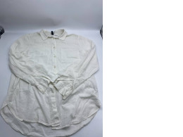 Women's white long-sleeved shirt 