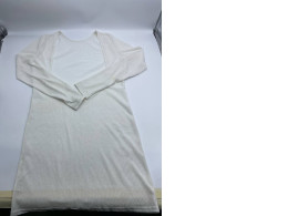 Women's white long-sleeved wide-necked shirt Women's white long-sleeved wide-necked shirt