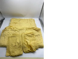 Set of 4 Yellow bed sheet and pillowcases 