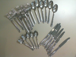 Cutlery set, 6 knives, 5 teaspoons, 6 tablespoons, 10 forks Cutlery set, 6 knives, 5 teaspoons, 6 tablespoons, 10 forks