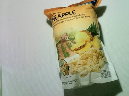 dried pineapple chips