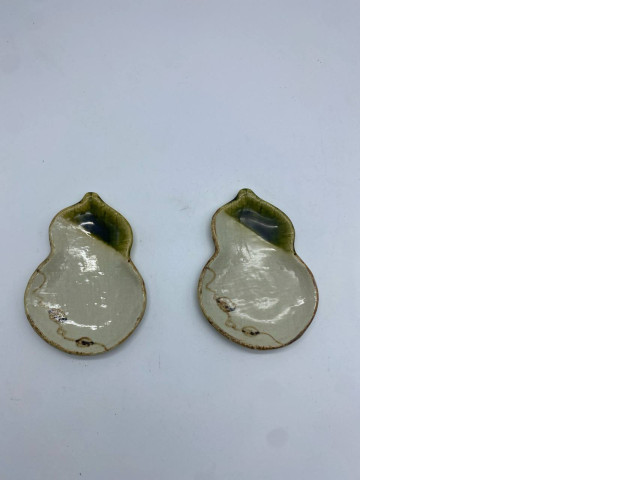 Set of 2 Japanese ceramic gourd-shaped plateb Set of 2 Japanese ceramic gourd-shaped plateb