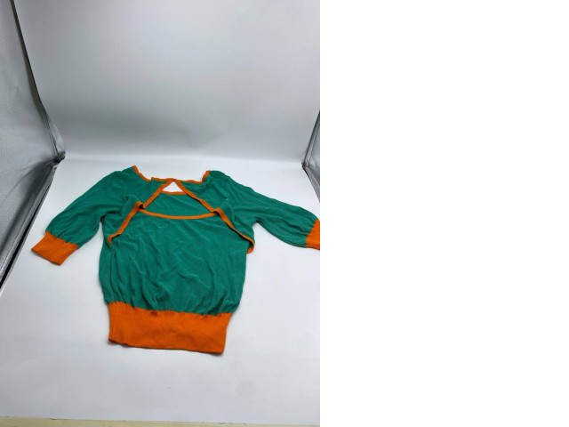 Gray long sleeve T-shirt with orange stripes Gray long sleeve T-shirt with orange stripes